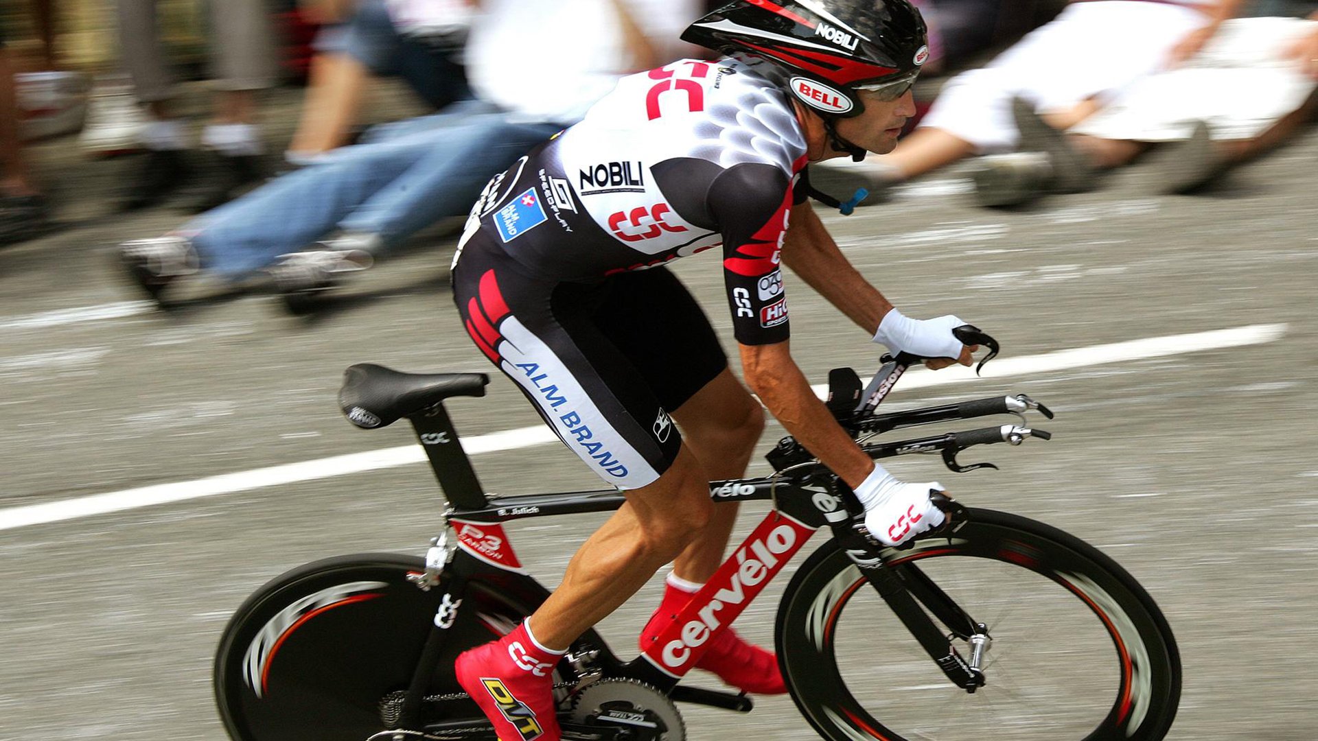 自由式滑雪选手比赛服功能性提升，自由式滑雪比赛项目