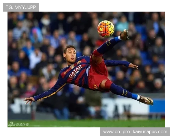 内马尔脚法精妙倒钩为球队建功：足球技艺的极致展示